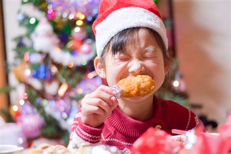 クリスマス 日本 なぜ祝う - そして、なぜサンタは寿司を食べるのか？