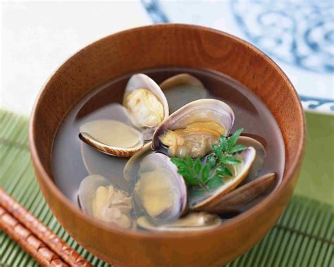  Dalian Clam Soup: Can This Refreshing Broth of Umami Delight Truly Melt Your Worries Away?