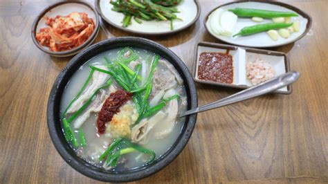  Dwaeji Gukbap: A Soul-Warming Pork Broth That Explodes With Umami Flavor