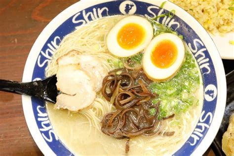 Hakata Ramen: A Soul-Soothing Symphony of Rich Pork Broth and Springy Noodles!