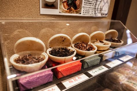 ひがし茶屋街 お土産 お茶と伝統の融合を探る