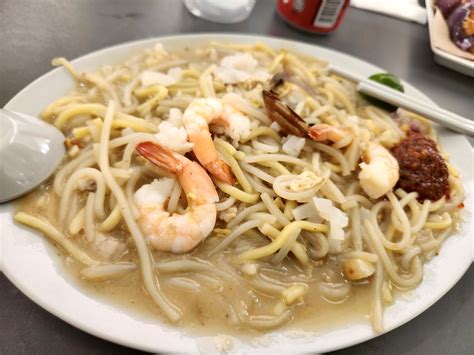  Hokkien Mee: A Symphony of Aromatic Char and Savory Umami in Every Slurping Bite!