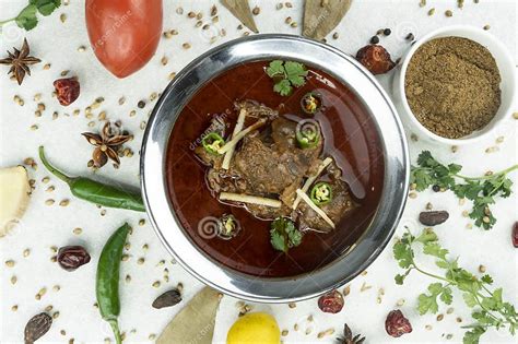 Nalli Nihari: A Symphony of Slow-Cooked Tenderness and Aromatic Spices, Unveiled!