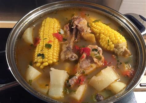  Sancocho de Gallina! A Hearty Colombian Soup Bursting with Flavor and Rustic Charm