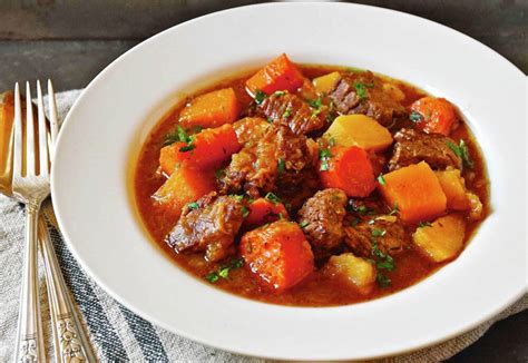 Scouse! A Hearty Stew Bursting with Umami and Comforting Aromas