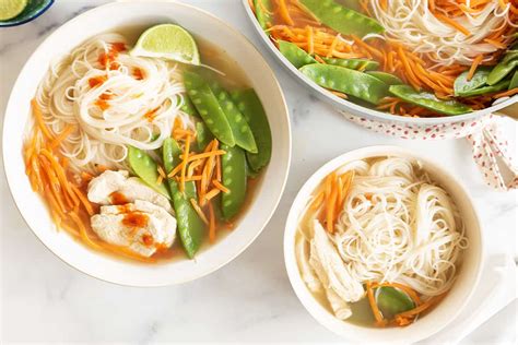  Silky Smooth Rice Noodle Soup: Will its Delicate Broth and Abundant Toppings Make You Say Yum!?