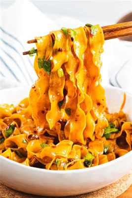  Spicy Beanthread Noodles With Chili Oil:  A Symphony of Sizzling Spice and Velvety Smoothness!