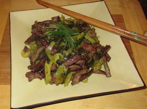  Spicy, Flavorful Stir-Fried Beef with Pickled Mustard Greens – Will This Hunan Classic Steal Your Heart?