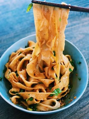  Spicy Lamb Hand-Pulled Noodles: A Fiery Symphony of Tender Meat and Perfectly Al Dente Dough!